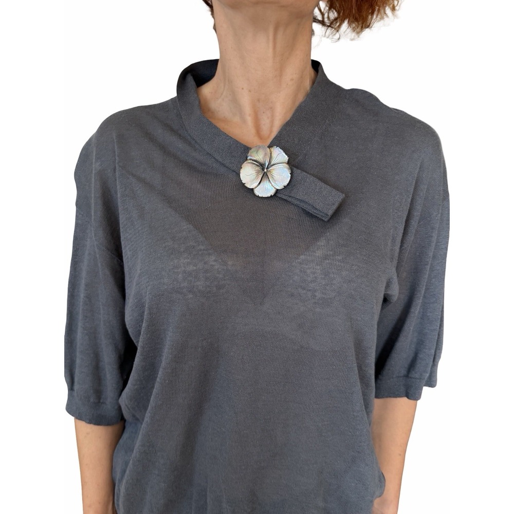 Women's Valentino Gray Linen Silk Short Sleeve Knit Sweater Top Flower Pin Small - Picture 6 of 14